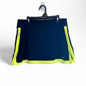 NIKE TENNIS SKIRT SIZE M COLOR NAVY BLUE AND NEÓN GREEN